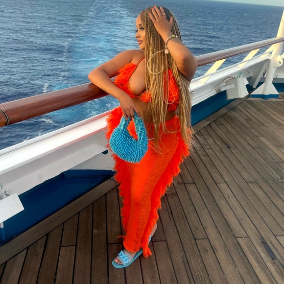 Two piece set - Picture 2 of 2